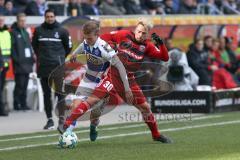 2. Bundesliga - Fußball - MSV Duisburg - FC Ingolstadt 04 - Dan-Patrick Poggenberg (27 Duisburg) Thomas Pledl (30, FCI) Zweikampf