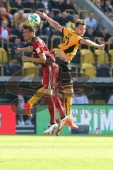 2. Bundesliga - Fußball - Dynamo Dresden - FC Ingolstadt 04 - Stefan Kutschke (20, FCI) Florian Ballas (23 Dresden)