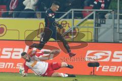 2. Bundesliga - Fußball - Jahn Regensburg - FC Ingolstadt 04 - Marvin Knoll (10 Jahn) Alfredo Morales (6, FCI)