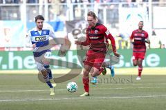 2. Bundesliga - Fußball - MSV Duisburg - FC Ingolstadt 04 - Tobias Schröck (21, FCI) Moritz Stoppelkamp (33 Duisburg)