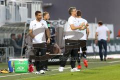 2. Bundesliga - Fußball - SpVgg Greuther Fürth FC Ingolstadt 04 - Anweisungen von Cheftrainer Stefan Leitl (FCI) und Co-Trainer Michael Henke (FCI)