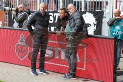 2. BL - Saison 2017/2018 - FC St. Pauli - FC Ingolstadt 04 - Harald Gärtner links vor dem Spiel - Oliver Samwald mitte Pressesprecher - Peter Jackwerth rechts - Foto: Meyer Jürgen