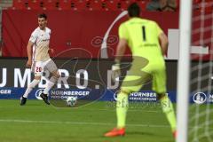 2. Bundesliga - Fußball - 1. FC Nürnberg - FC Ingolstadt 04 - Stefan Kutschke (20, FCI) Torwart Thorsten Kirschbaum (1 FCN)