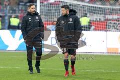 2. Bundesliga - Fußball - Holstein Kiel - FC Ingolstadt 04 - nach dem Spiel Gespräch Cheftrainer Stefan Leitl (FCI) und Christian Träsch (28, FCI)