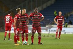 2. Bundesliga - Fußball - DSC Arminia Bielefeld - FC Ingolstadt 04 - Beratung wer Freistoß schießt, Thomas Pledl (30, FCI) Sonny Kittel (10, FCI) Marvin Matip (34, FCI)