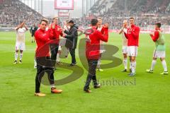 2. BL - Saison 2017/2018 - FC St. Pauli - FC Ingolstadt 04 - Die Spieler bedanken sich bei den Fans - Foto: Meyer Jürgen