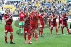 2. Bundesliga - Fußball - Dynamo Dresden - FC Ingolstadt 04 - Unentschieden 2:2, das Team bedankt sich bei den mitgereisten Fans Marcel Gaus (19, FCI) Sonny Kittel (10, FCI) Phil Neumann (26, FCI) Alfredo Morales (6, FCI)