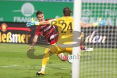 2. Bundesliga - Fußball - SpVgg Greuther Fürth FC Ingolstadt 04 - Stefan Kutschke (20, FCI) scheitert an Torwart Balázs Megyeri (24 Fürth)
