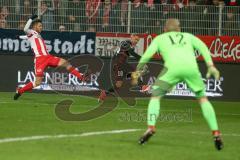 2. Bundesliga - 1. FC Union Berlin - FC Ingolstadt 04 - Flanke Sonny Kittel (10, FCI) Torwart Busk Jakob (Union 12)