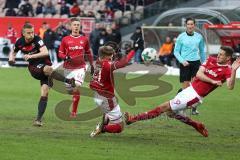 2. Bundesliga - 1. FC Kaiserslautern - FC Ingolstadt 04 - links Hauke Wahl (25, FCI) schießt Nicklas Shipnoski (37 Kaiserslautern) und Vucur Stipe (29 Kaiserslautern) ab