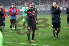 2. Bundesliga - 1. FC Union Berlin - FC Ingolstadt 04 - Spiel ist aus Sieg Jubel, Spieler bedanken sich bei den Fans Marvin Matip (34, FCI) Tobias Levels (3, FCI)