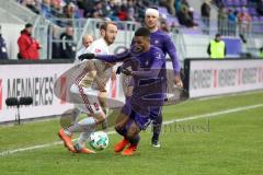 2. Bundesliga - Fußball - Erzgebirge Aue - FC Ingolstadt 04 - Moritz Hartmann (9, FCI) Kempe, Dennis (Aue 15) hinten rechts Cacutalua Malcolm (Aue 21)