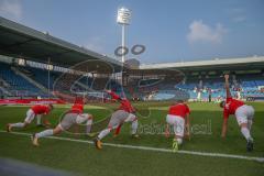 2. BL - Saison 2017/2018 - VFL Bochum - FC Ingolstadt 04 - Die Mannschaft vor dem Spiel beim warm machen -  Foto: Meyer Jürgen