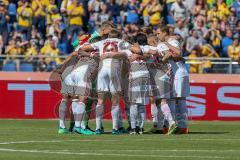 2. BL - Saison 2017/2018 - Eintracht Braunschweig - FC Ingolstadt 04 - Die Mannschaft bildet einen Kreis vor dem Spiel - Foto: Meyer Jürgen