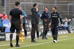 2. Bundesliga - Fußball - SV Darmstadt 98 - FC Ingolstadt 04 - Cheftrainer Stefan Leitl (FCI) und Cheftrainer Dirk Schuster (Darmstadt) am Rand