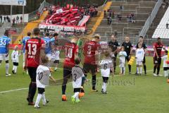 2. Bundesliga - Fußball - SV Darmstadt 98 - FC Ingolstadt 04 - im Hintergrund, mitgereiste Ingolstädter Fans, Jubel Fahnen Spruchband Choreo