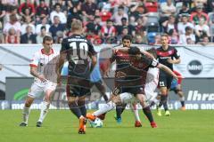 2. Bundesliga - Fußball - Fortuna Düsseldorf - FC Ingolstadt 04 - Kampf um den Ball Christian Träsch (28, FCI) mit Florian Neuhaus (6 Fortuna), Sonny Kittel (10, FCI) Marcel Sobottka (31 Fortuna)