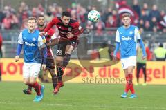 2. Bundesliga - Fußball - Holstein Kiel - FC Ingolstadt 04 - mitte Christian Träsch (28, FCI) köpft Ball weg