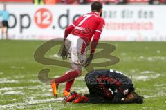 2. BL - Saison 2017/2018 - 1.FC Kaiserslautern - FC Ingolstadt 04 - Dario Lezcano (#11 FCI) wird gefoult und liegt am Boden - Brandon Borrello (#7 Kaiserslautern) - Foto: Meyer Jürgen