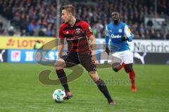 2. Bundesliga - Fußball - Holstein Kiel - FC Ingolstadt 04 - Hauke Wahl (25, FCI) hinten Kingsley Schindler (27 Kiel)