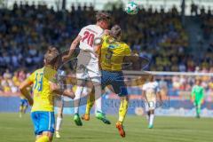 2. BL - Saison 2017/2018 - Eintracht Braunschweig - FC Ingolstadt 04 - Stefan Kutschke (#20 FCI) beim Kopfball - Joseph Baffo (#4 Braunschweig) - Foto: Meyer Jürgen