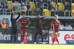 2. Bundesliga - Fußball - Dynamo Dresden - FC Ingolstadt 04 - Auswechslung Stefan Kutschke (20, FCI) kommt für Alfredo Morales (6, FCI), Co-Trainer Andre Mijatovic (FCI) gibt Anweisungen