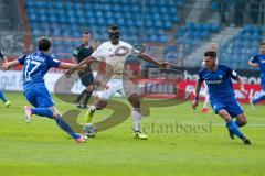 2. BL - Saison 2017/2018 - VFL Bochum - FC Ingolstadt 04 - Marvin Matip (#34 FCI) mit Gesichtsmaske - Robbie Kruse (#17 Bochum) - Foto: Meyer Jürgen