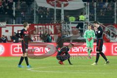 2. Bundesliga - Fußball - Jahn Regensburg - FC Ingolstadt 04 - Spiel ist aus, hängende Köpfe bei Ingolstadt, Tobias Schröck (21, FCI) Alfredo Morales (6, FCI) Torwart Örjan Haskjard Nyland (1, FCI) Stefan Kutschke (20, FCI)