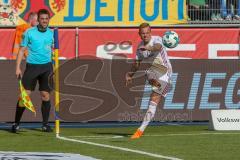 2. BL - Saison 2017/2018 - Eintracht Braunschweig - FC Ingolstadt 04 - Sonny Kittel (#10 FCI) beim Eckball - Foto: Meyer Jürgen