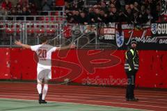 2. Bundesliga - Fußball - 1. FC Nürnberg - FC Ingolstadt 04 - Tor Jubel Stefan Kutschke (20, FCI) springt über die Bande zu den Fans