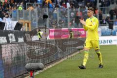 2. Bundesliga - Fußball - SV Darmstadt 98 - FC Ingolstadt 04 - Spiel ist aus, FCI enttäuscht 1:1 Remis Unentschieden, Spieler bedanken sich bei den Fans Torwart Örjan Haskjard Nyland (1, FCI)