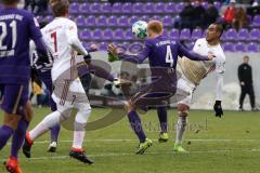 2. Bundesliga - Fußball - Erzgebirge Aue - FC Ingolstadt 04 - rechts Zweikampf Darío Lezcano (11, FCI) mit Kalig Fabian (Aue 4)