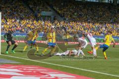 2. BL - Saison 2017/2018 - Eintracht Braunschweig - FC Ingolstadt 04 - Almog Cohen (#8 FCI) mit einer Torchance - Jasmin Fejzic Torwart (#16 Braunschweig) - Foto: Meyer Jürgen