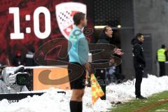 2. Bundesliga - 1. FC Kaiserslautern - FC Ingolstadt 04 - Cheftrainer Jeff Strasser Kaiserslautern schreit feuert an, hinten Cheftrainer Stefan Leitl (FCI)