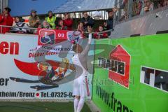 2. BL - Saison 2017/2018 - FC Heidenheim - FC Ingolstadt 04 - Die Mannschaft bedankt sich bei den Fans nach dem Spiel - Sonny Kittel (#10 FCI) verschenkt sein Trikot - Foto: Meyer Jürgen