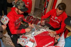 2. BL - Saison 2017/2018 - FC Ingolstadt 04 - Autogrammstunde im Fan Shop mit Moritz Hartmann (#9 FCI) und Stefan Kutschke (#20 FCI) - Foto: Meyer Jürgen