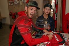 2. BL - Saison 2017/2018 - FC Ingolstadt 04 - Autogrammstunde im Fan Shop mit Moritz Hartmann (#9 FCI) - Foto: Meyer Jürgen