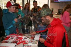 2. BL - Saison 2017/2018 - FC Ingolstadt 04 - Autogrammstunde im Fan Shop mit Moritz Hartmann (#9 FCI) und Stefan Kutschke (#20 FCI) - Foto: Meyer Jürgen