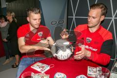 2. BL - Saison 2017/2018 - FC Ingolstadt 04 - Autogrammstunde bei der Raiffeisenbank Zweigstelle  - Am Pulver Ingolstadt mit Robert Leipertz (#13 FCI) und Marco Knaller (Torwart #16 FCI) rechts - Foto: Markus Banai