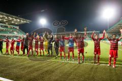 DFB Pokal - Fußball - SpVgg Greuther Fürth - FC Ingolstadt 04 - Sieg 1:3, Jubel mit den mitgereisten Fans Flutlicht Laola