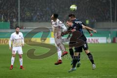 DFB-Pokal - SC Paderborn 07 - FC Ingolstadt 04 - Kopfball Duell Alfredo Morales (6, FCI) Herzenbruch, Felix (Paderborn 12)