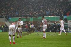 DFB-Pokal - SC Paderborn 07 - FC Ingolstadt 04 - Spiel ist aus 1:0 Niederlage, hängende Köpfe bei Ingolstadt, Marvin Matip (34, FCI) Darío Lezcano (11, FCI) Stefan Kutschke (20, FCI) Sonny Kittel (10, FCI) hinten feiert Paderborn