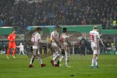 DFB-Pokal - SC Paderborn 07 - FC Ingolstadt 04 - Spiel ist aus 1:0 Niederlage, hängende Köpfe bei Ingolstadt, Kampfspuren Dreck Erde Matsch Darío Lezcano (11, FCI) Alfredo Morales (6, FCI) Almog Cohen (8, FCI) Marcel Gaus (19, FCI)