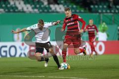 DFB Pokal - Fußball - SpVgg Greuther Fürth - FC Ingolstadt 04 - Richárd Magyar (5 Fürth) gegen Max Christiansen (5, FCI)