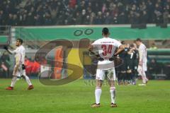 DFB-Pokal - SC Paderborn 07 - FC Ingolstadt 04 - Spiel ist aus 1:0 Niederlage, hängende Köpfe bei Ingolstadt, Marvin Matip (34, FCI) Darío Lezcano (11, FCI) Stefan Kutschke (20, FCI) hinten feiert Paderborn