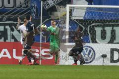 DFB-Pokal - SC Paderborn 07 - FC Ingolstadt 04 - Torwart Örjan Haskjard Nyland (1, FCI) fängt den Ball Antwi-Adjej, Christopher (Paderborn 22) Wassey, Massih (Paderborn 4)