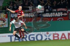 DFB Pokal - Fußball - SpVgg Greuther Fürth - FC Ingolstadt 04 - Tobias Levels (3, FCI) Maximilian Wittek (3 Fürth) Luftkampf