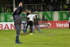 DFB Pokal - Fußball - SpVgg Greuther Fürth - FC Ingolstadt 04 - Vorsitzender des Vorstandes Peter Jackwerth (FCI) bedankt sich bei den Fans