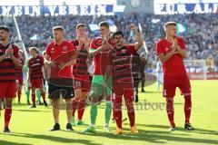 DFB Pokal - Fußball - TSV 1960 München - FC Ingolstadt 04 - Sieg 1:2, Jubel bei Ingolstadt, Team bedankt sich bei den mitgereisten Fans, Robert Leipertz (13, FCI) Phil Neumann (26, FCI) Torwart Martin Hansen (35, FCI) Almog Cohen (8, FCI) Max Christiansen