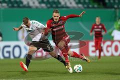 DFB Pokal - Fußball - SpVgg Greuther Fürth - FC Ingolstadt 04 - Richárd Magyar (5 Fürth) gegen Max Christiansen (5, FCI)